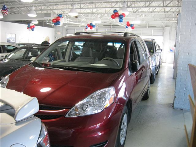Toyota Sienna 2009 photo 1