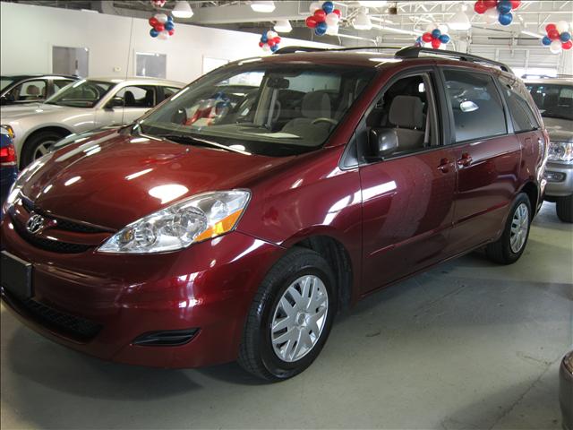 Toyota Sienna 2009 photo 2