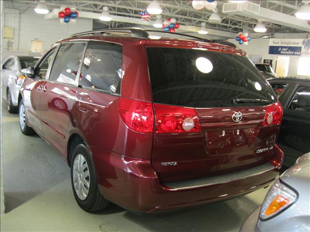 Toyota Sienna 2009 photo 3