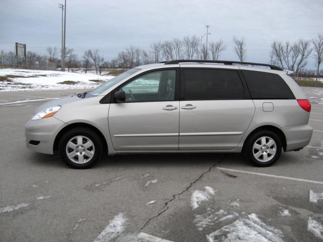 Toyota Sienna 2009 photo 1