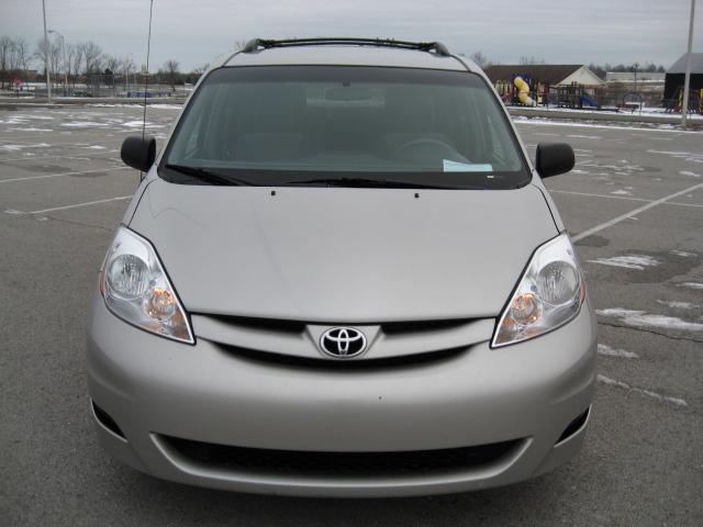 Toyota Sienna 2009 photo 4