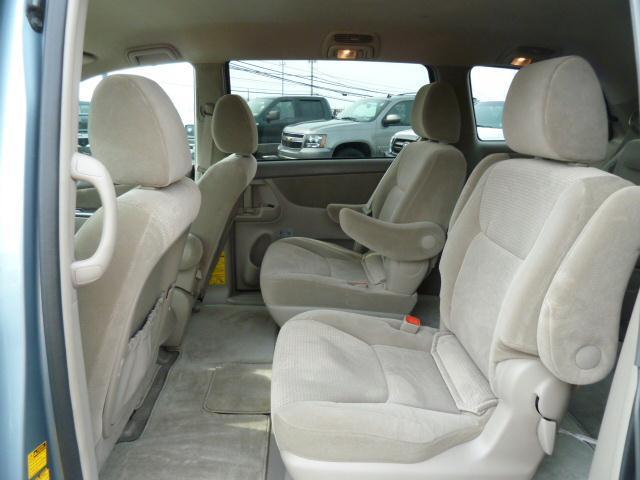 Toyota Sienna 2009 photo 2