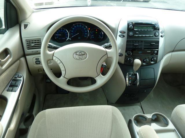Toyota Sienna 2009 photo 3