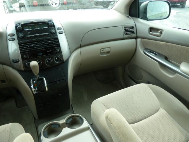 Toyota Sienna 2009 photo 4