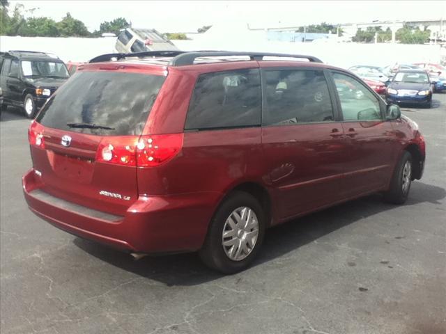 Toyota Sienna 2009 photo 2