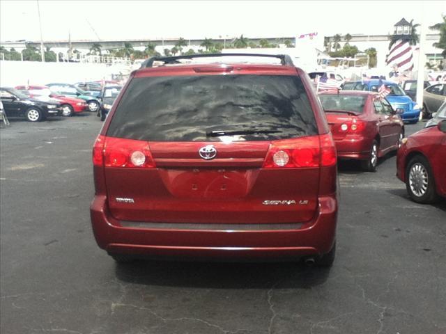 Toyota Sienna 2009 photo 3