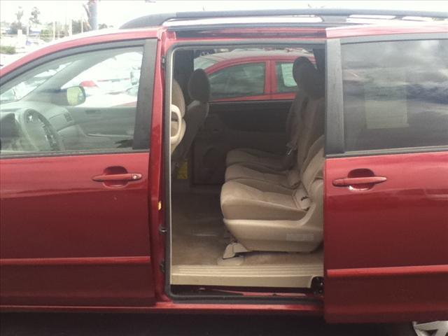 Toyota Sienna 2009 photo 4