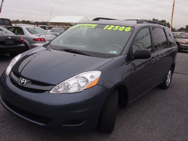 Toyota Sienna 2009 photo 1