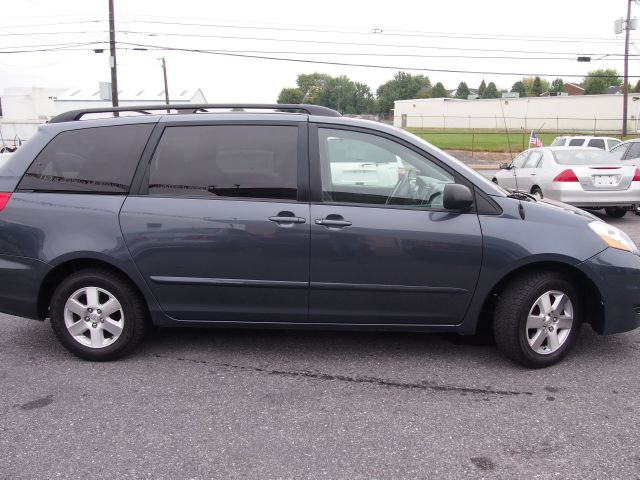 Toyota Sienna 2009 photo 3