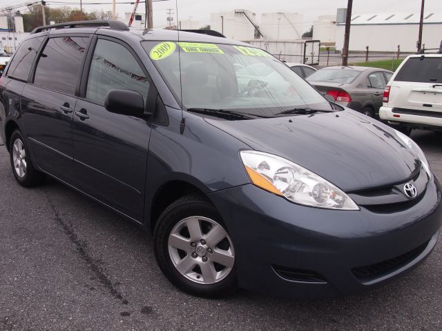Toyota Sienna 2009 photo 4