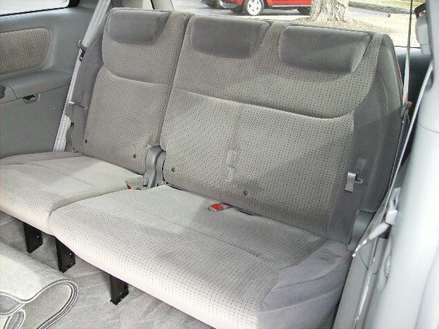 Toyota Sienna 2009 photo 3