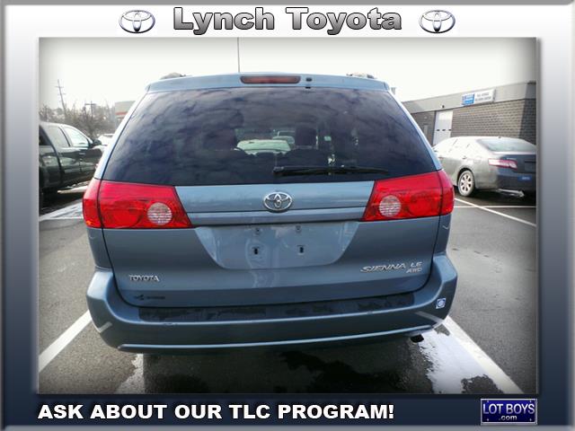 Toyota Sienna 2009 photo 4