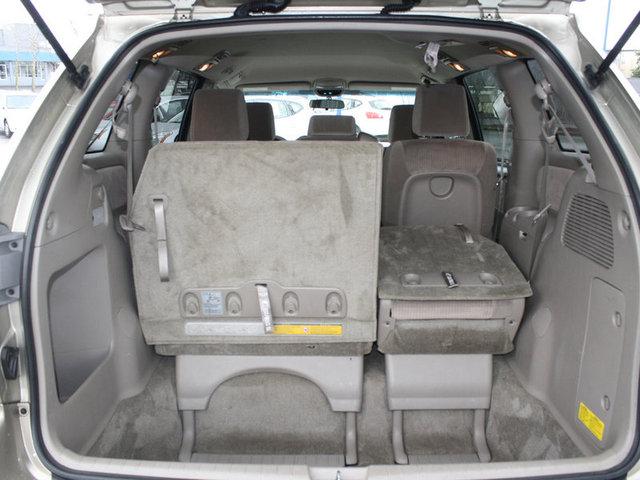 Toyota Sienna 2009 photo 3
