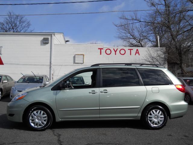 Toyota Sienna 2009 photo 1