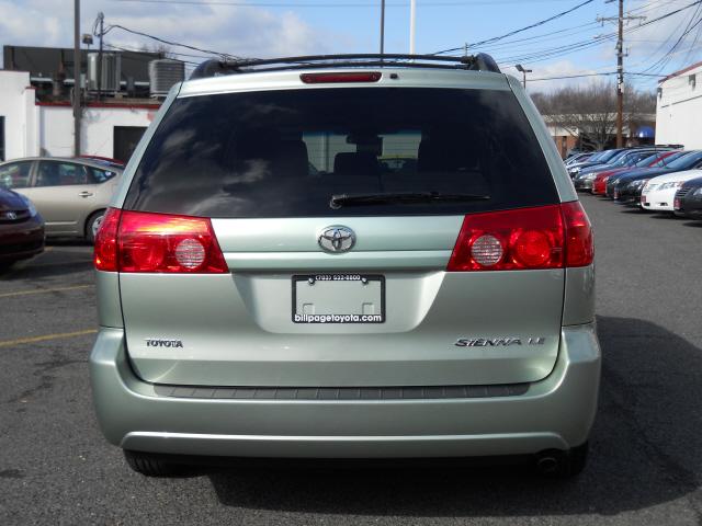 Toyota Sienna 2009 photo 3