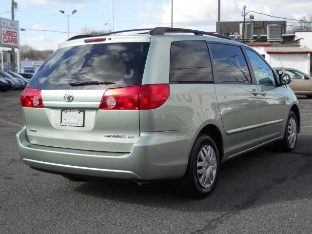 Toyota Sienna 2009 photo 4