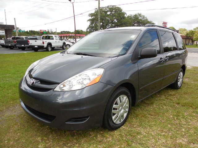 Toyota Sienna 2009 photo 1