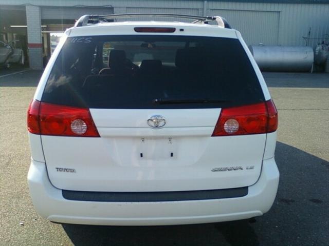 Toyota Sienna 2009 photo 1