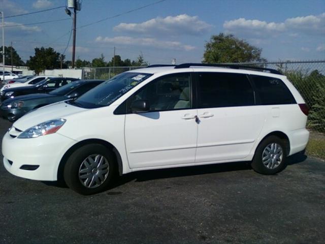 Toyota Sienna 2009 photo 2