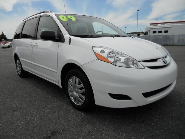 Toyota Sienna 2009 photo 3