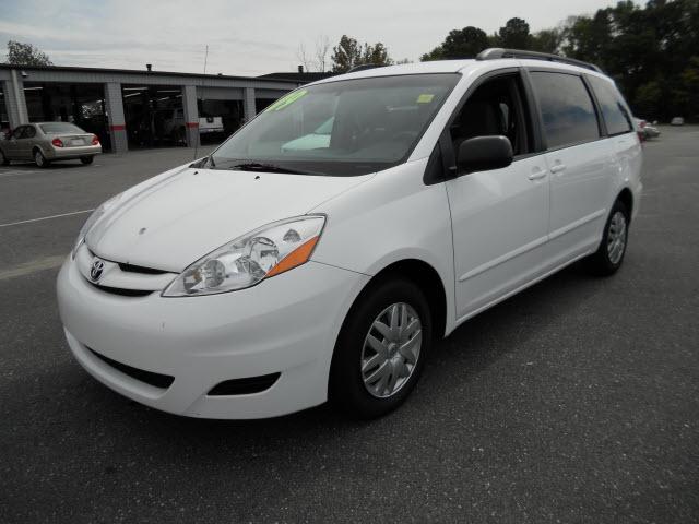 Toyota Sienna 2009 photo 4