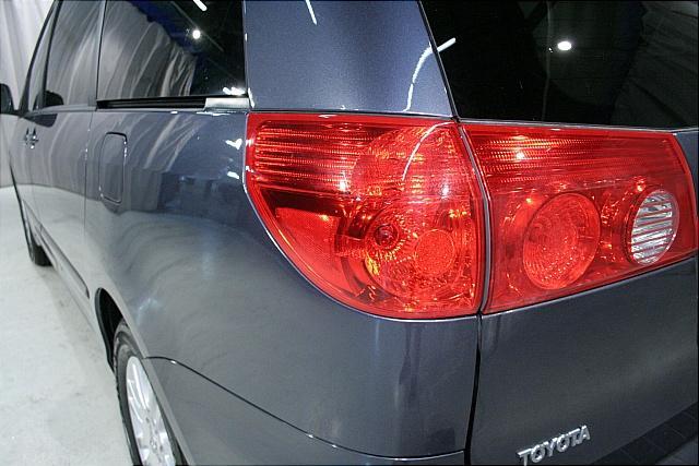 Toyota Sienna 2009 photo 2