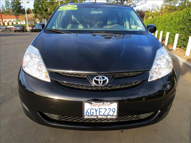 Toyota Sienna 2009 photo 1