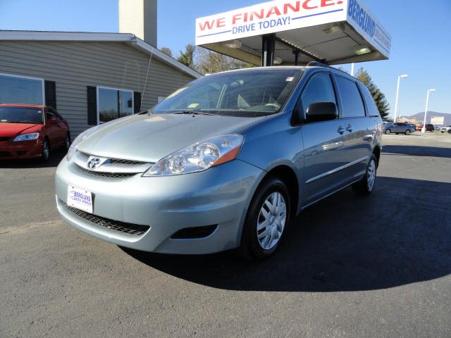 Toyota Sienna X MiniVan