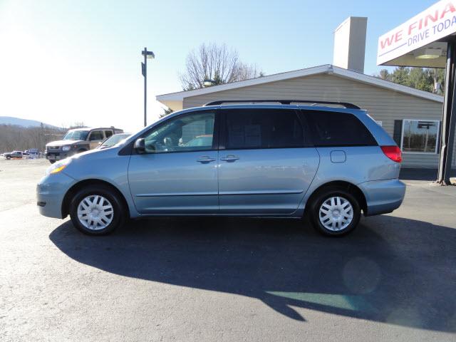 Toyota Sienna 2009 photo 1