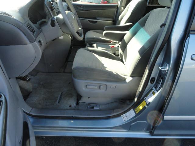 Toyota Sienna 2009 photo 3