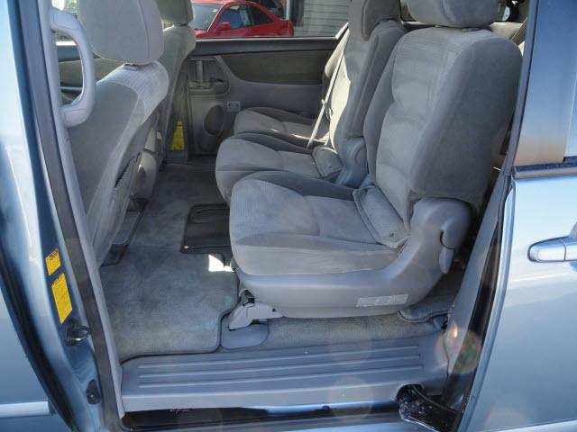 Toyota Sienna 2009 photo 4