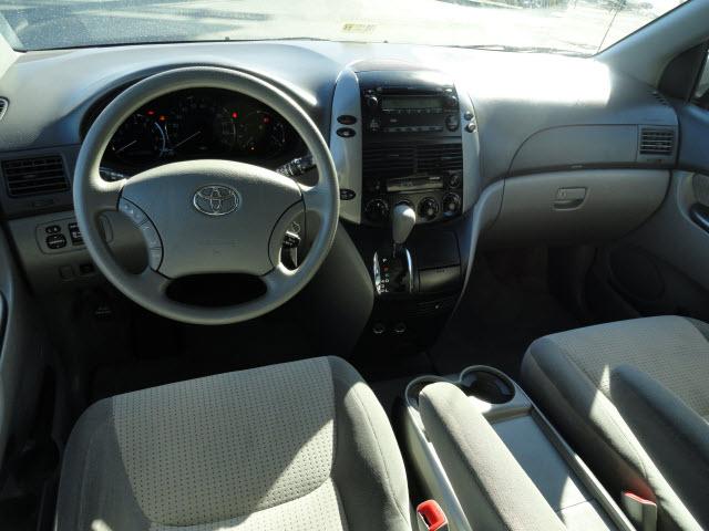 Toyota Sienna 2009 photo 5
