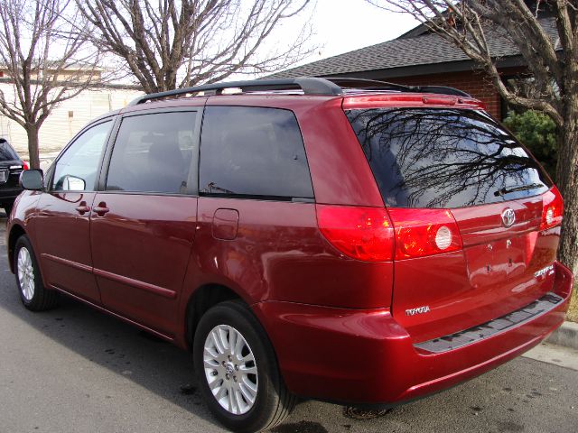 Toyota Sienna 2009 photo 1
