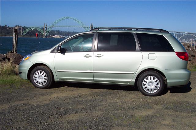 Toyota Sienna 2009 photo 1