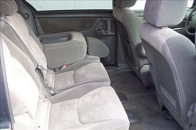 Toyota Sienna 2009 photo 4