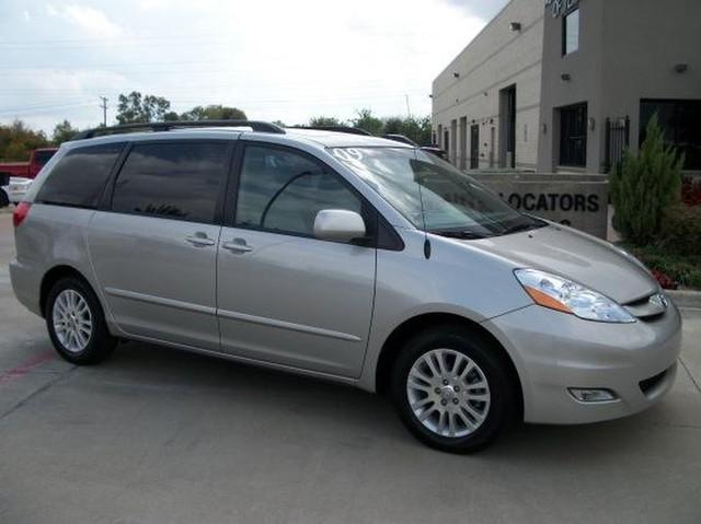Toyota Sienna 2009 photo 2