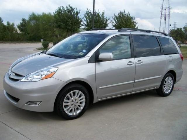Toyota Sienna 2009 photo 3