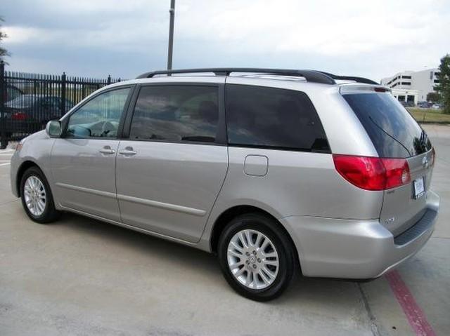Toyota Sienna 2009 photo 5