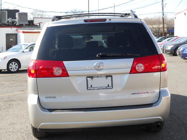 Toyota Sienna 2009 photo 3