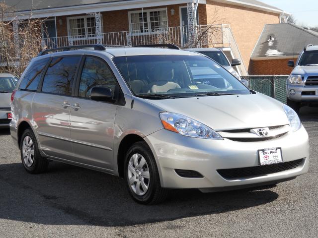 Toyota Sienna 2009 photo 4