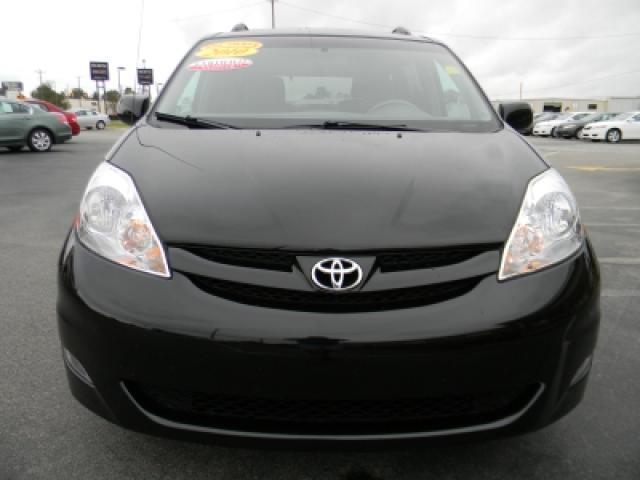 Toyota Sienna 2010 photo 5