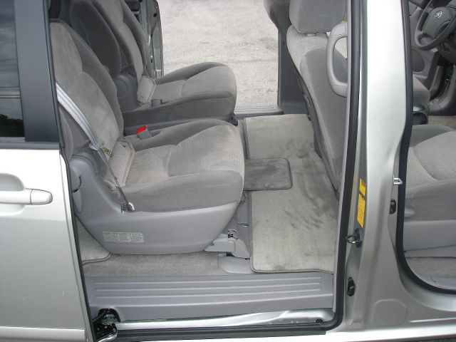 Toyota Sienna 2010 photo 11