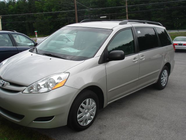 Toyota Sienna 2010 photo 3