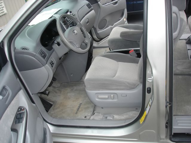 Toyota Sienna 2010 photo 6