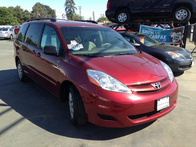 Toyota Sienna 2010 photo 11