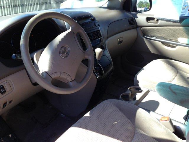 Toyota Sienna 2010 photo 5