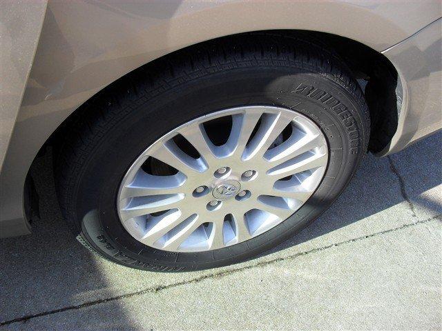 Toyota Sienna 2010 photo 2