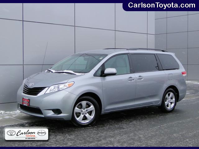 Toyota Sienna 2011 photo 4