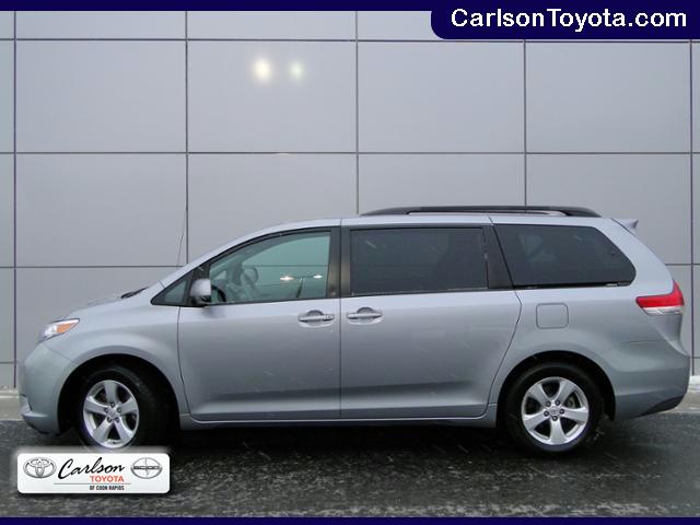 Toyota Sienna 2011 photo 5