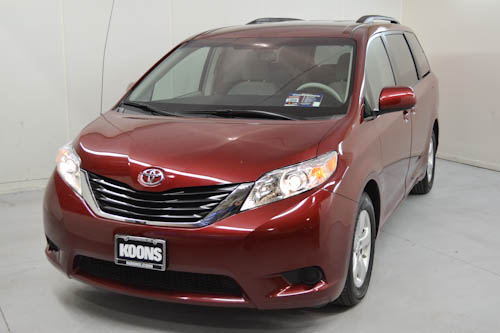 Toyota Sienna 2011 photo 2